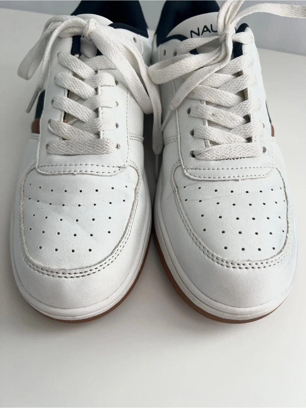 Nautica Noven Boys White Low Top Sneakers Youth Size 6 Gum Sole